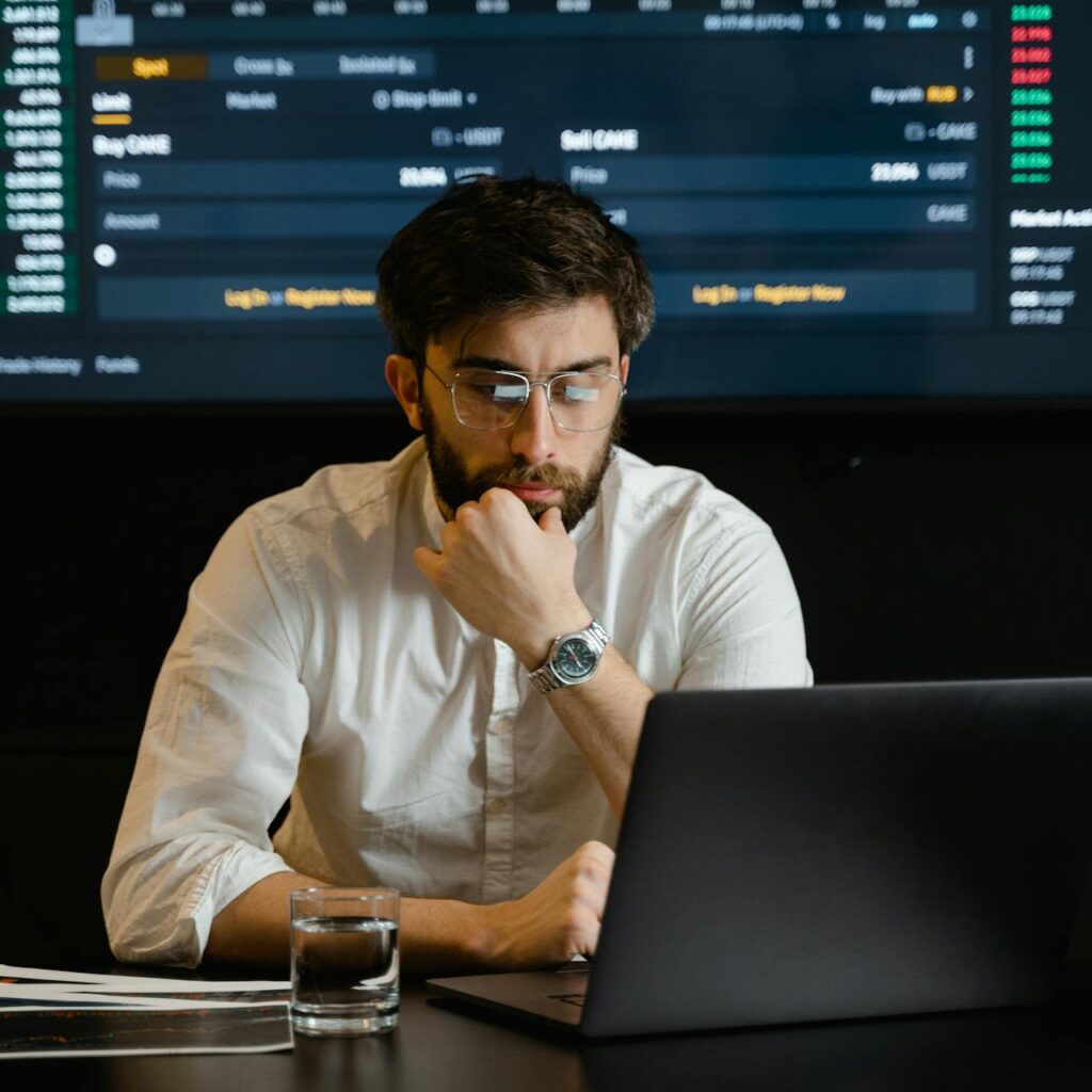 الذكاء الاصطناعي في التسويق الرقمي كيف يعيد صياغة المنافسة في 2025 – المسوق المتعدد