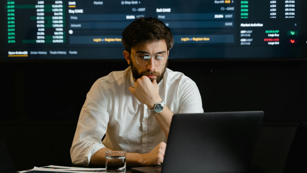 الذكاء الاصطناعي في التسويق الرقمي كيف يعيد صياغة المنافسة في 2025 – المسوق المتعدد