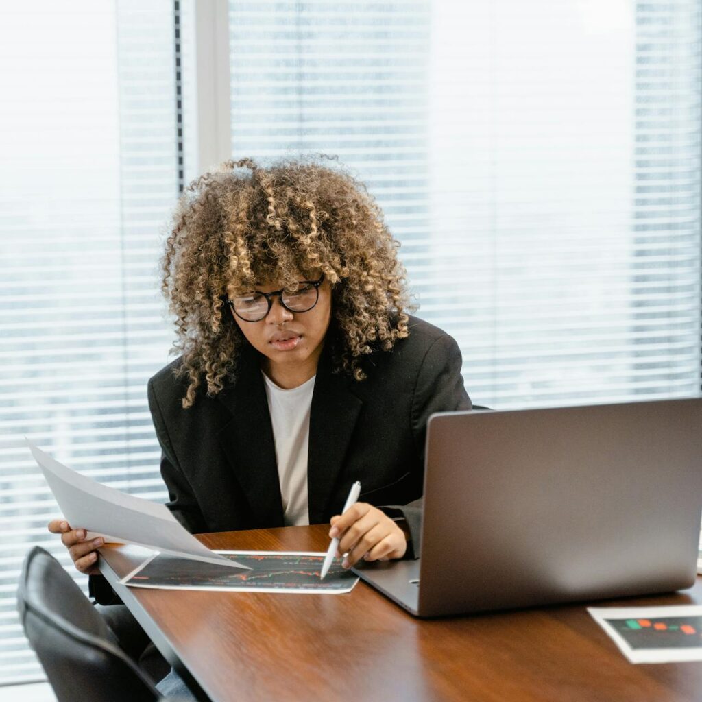 مستقبل التسويق الرقمي بالذكاء الاصطناعي في العالم العربي – المسوق المتعدد